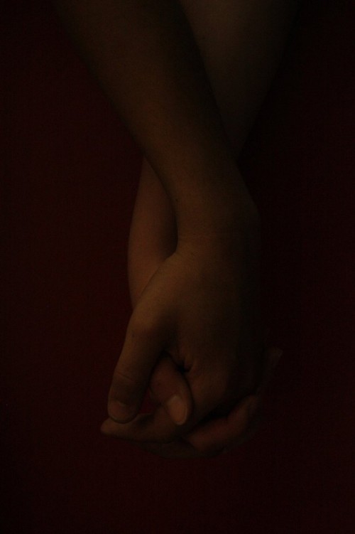 27_Romantic Holding Hand